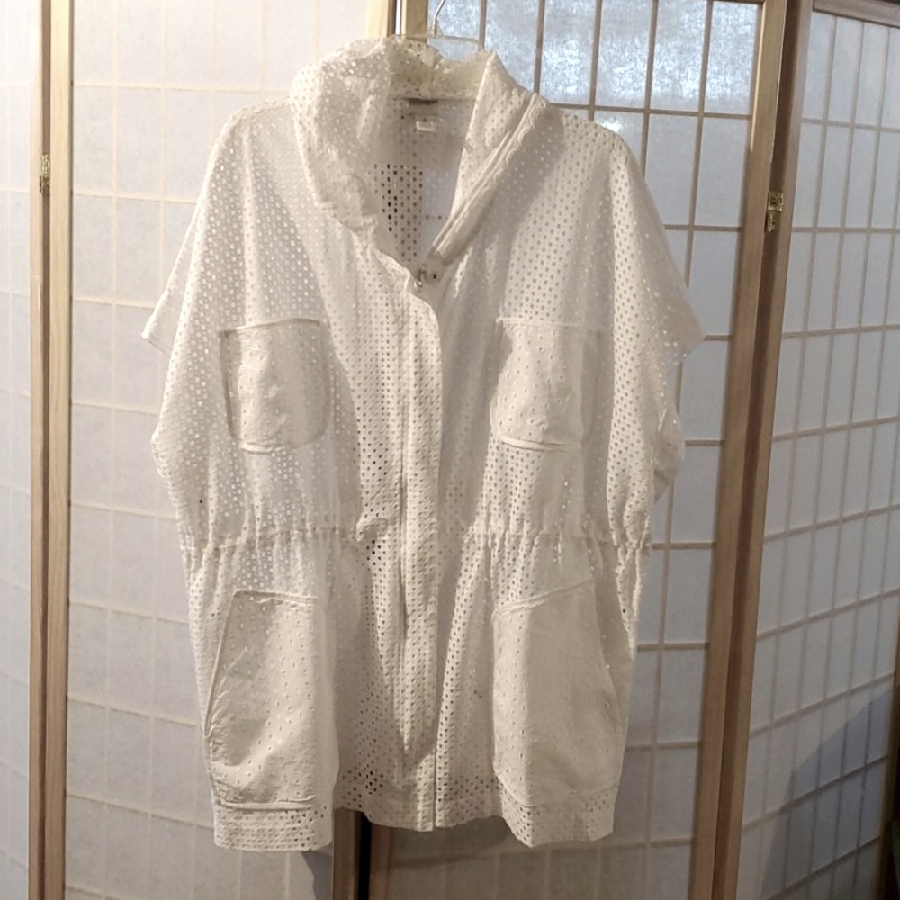 White Eyelet Hooded Short Sleeve Jacket
